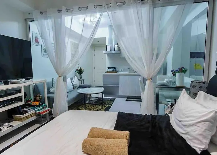 Azure Skyview 1br Netflix Karaoke Ps3 Airport